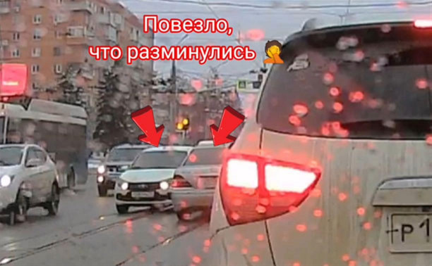 «Накажи автохама»: ул. Советская, Lexus и встречные трамвайные пути