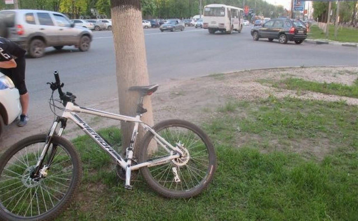 На проспекте Ленина водитель сбил велосипедиста и скрылся с места ДТП 