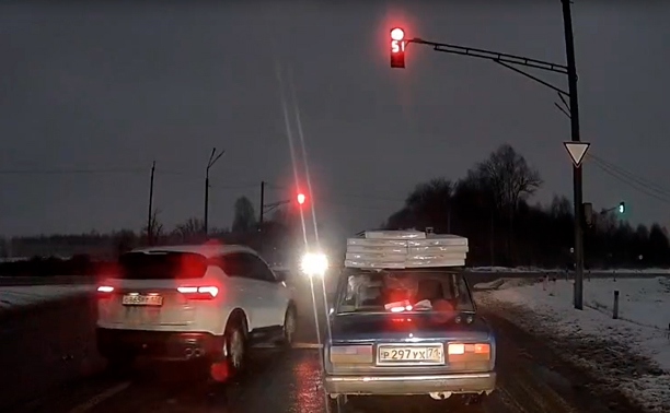 Под Тулой водитель Belgee X50 «не заметил» красный сигнал светофора