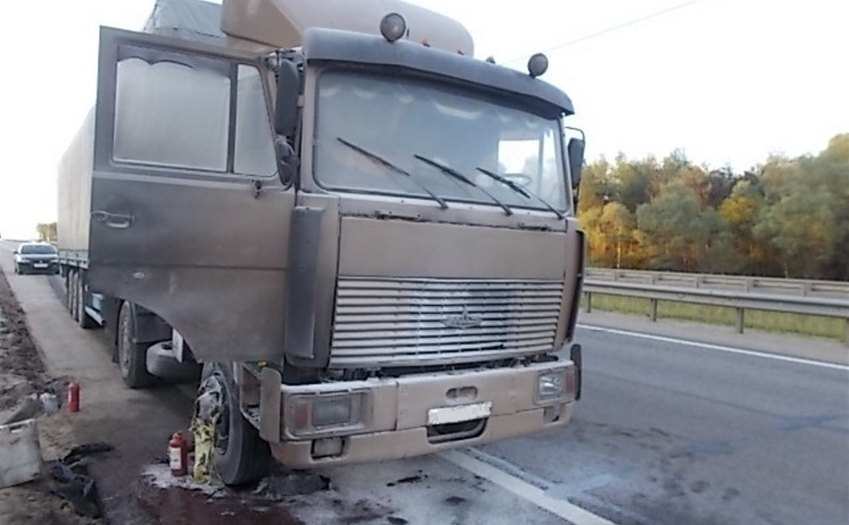 На трассе в Тульской области сгорел грузовик