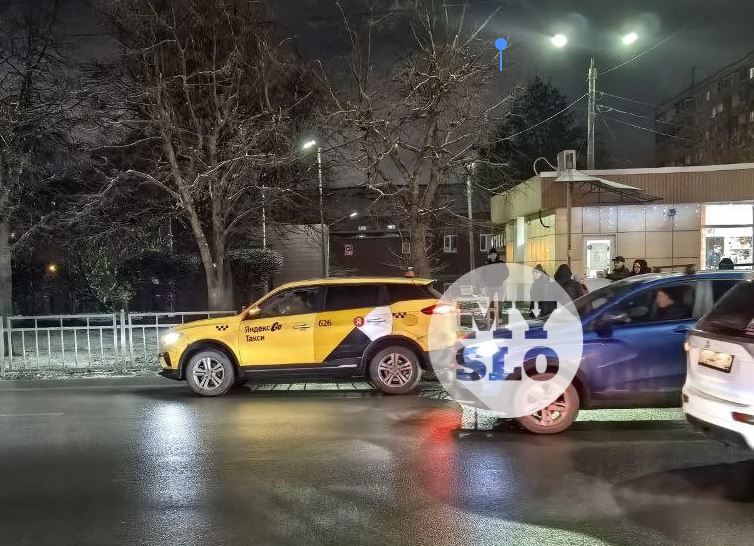 В Заречье таксист сбил пенсионера на велосипеде, посадил его в машину и увёз