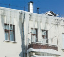 Тульские управляющие компании не очищают крыши домов от снега и сосулек 