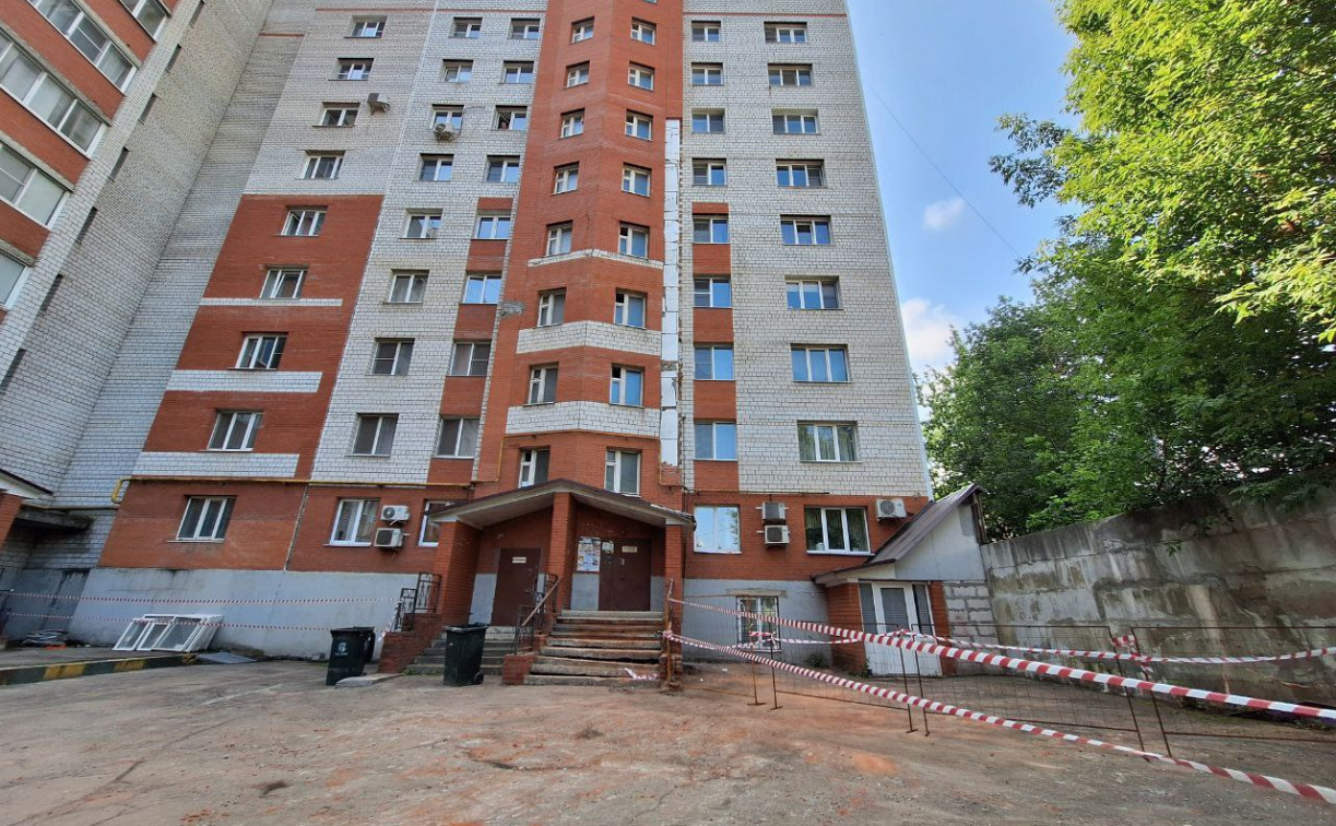 В Туле ночью обрушилась часть фасада многоэтажного дома 