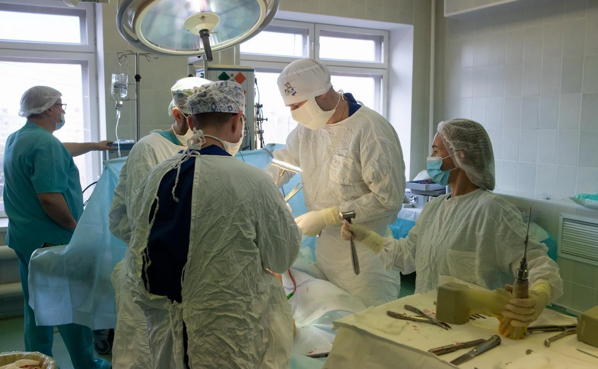 Ходить на следующий день после операции: тульские врачи заменили пациентке колено по новой технологии