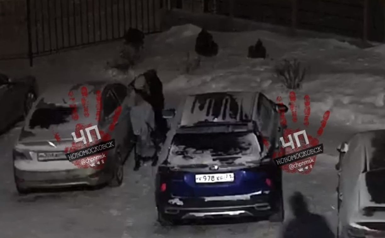 В Новомосковске неизвестные напали на женщину и сожгли её Hyundai Solaris