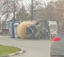 На Пролетарской перевернулась бетономешалка