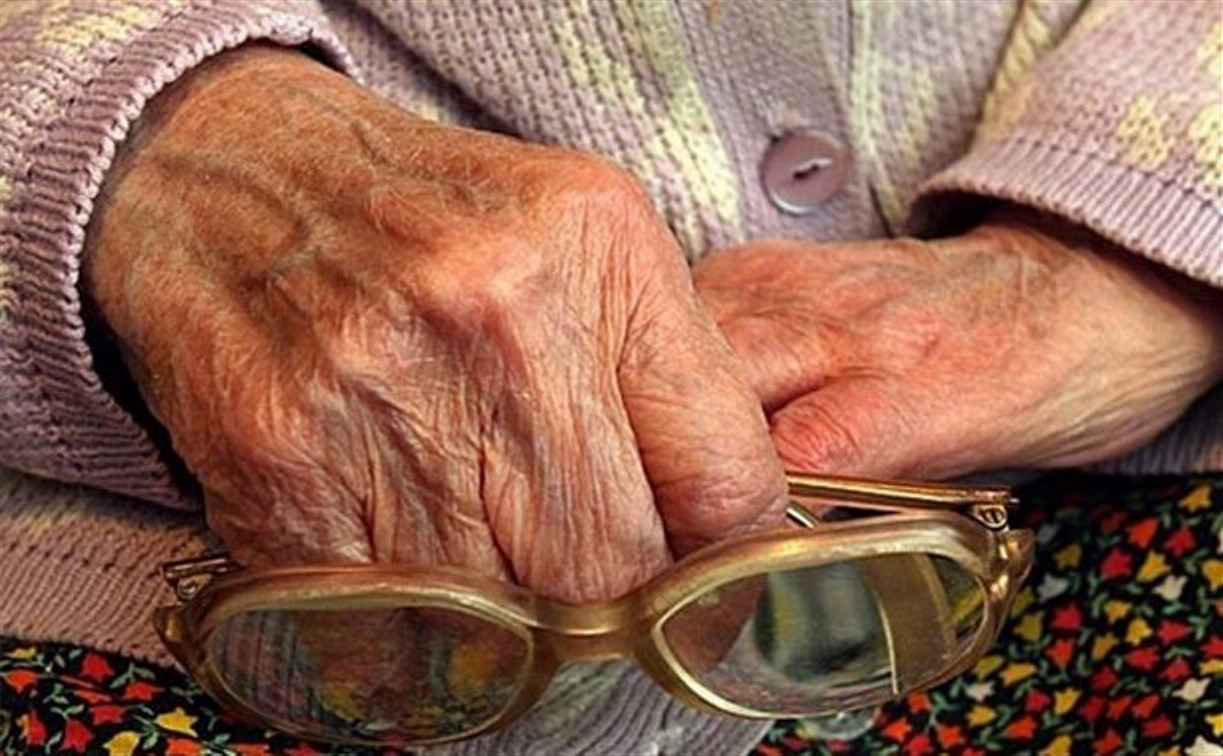 В Богородицке мошенницы выманили у пенсионерки золотое кольцо и 100 тысяч рублей