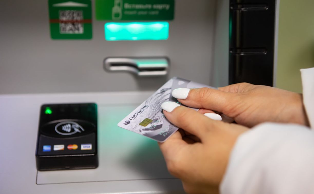 За год жители Тульской области оформили 400 тысяч банковских карт