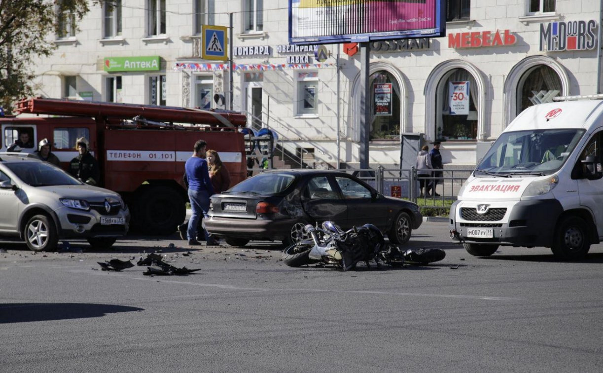 В Туле на пересечении ул. Лейтейзена и Красноармейского проспекта сбили мотоциклиста