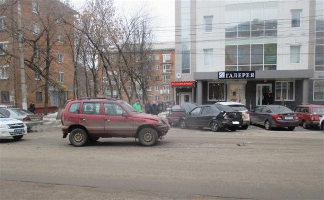 На ул. Агеева водитель «Шевроле» устроил ДТП с четырьмя автомобилями