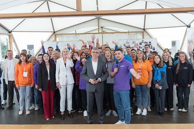 «Трансформаторы. Служение Отечеству»: губернатор Дмитрий Миляев встретился с молодыми госслужащими