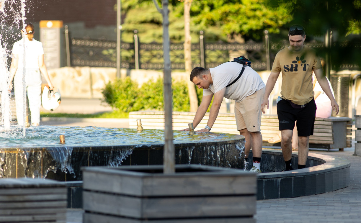 Ходьба в фонтанах и мороженое: как туляки переживают 35-градусную жару