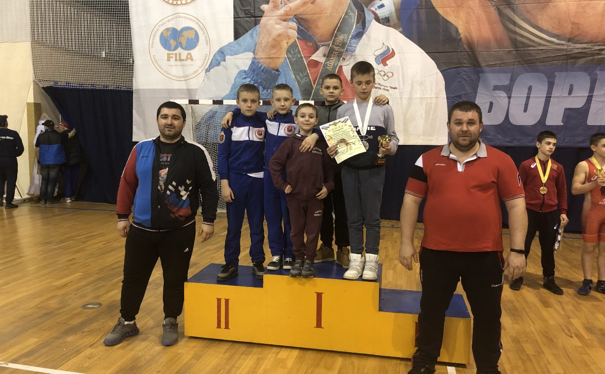 Юные тульские борцы привезли медали с турнира по греко-римской борьбе