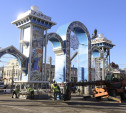 В Туле на площади Ленина разбирают новогоднюю арку