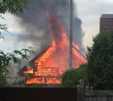 В Туле на улице Патронной загорелся дом