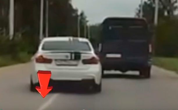 На ул. Киреевской водитель дважды обогнал через сплошную