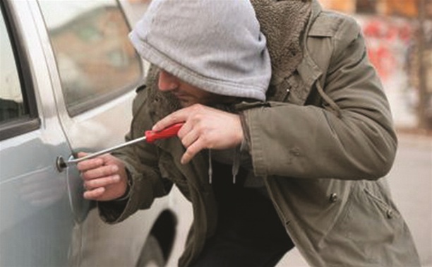 Житель Киреевского района наблюдал из окна, как угоняют его машину