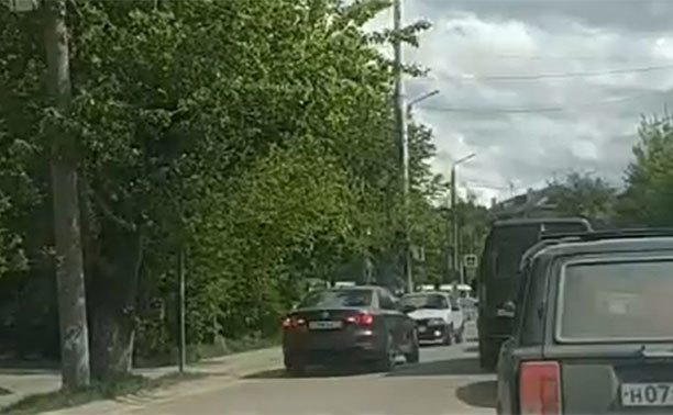 В Туле водителю-торопыге пришлось «крутиться», чтобы выйти из глупой ситуации