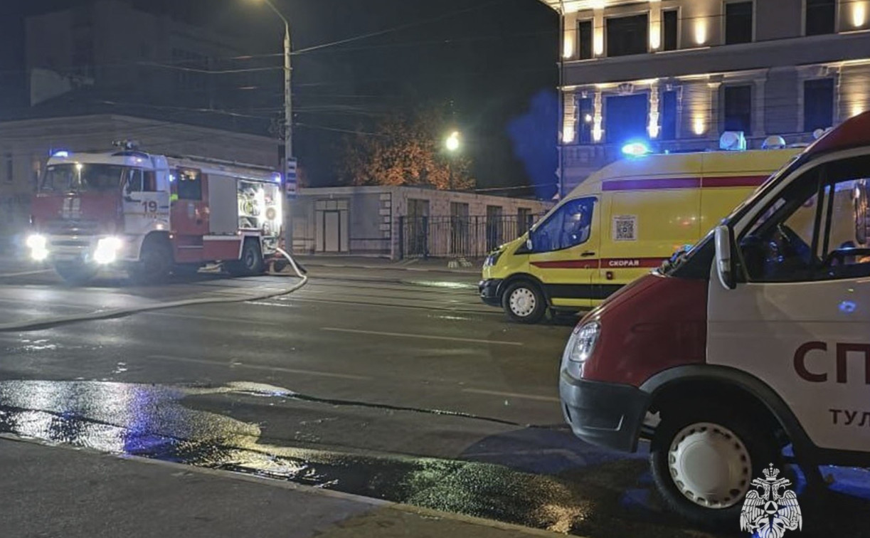 В Туле ночью сгорели сараи за пиццерией на Октябрьской