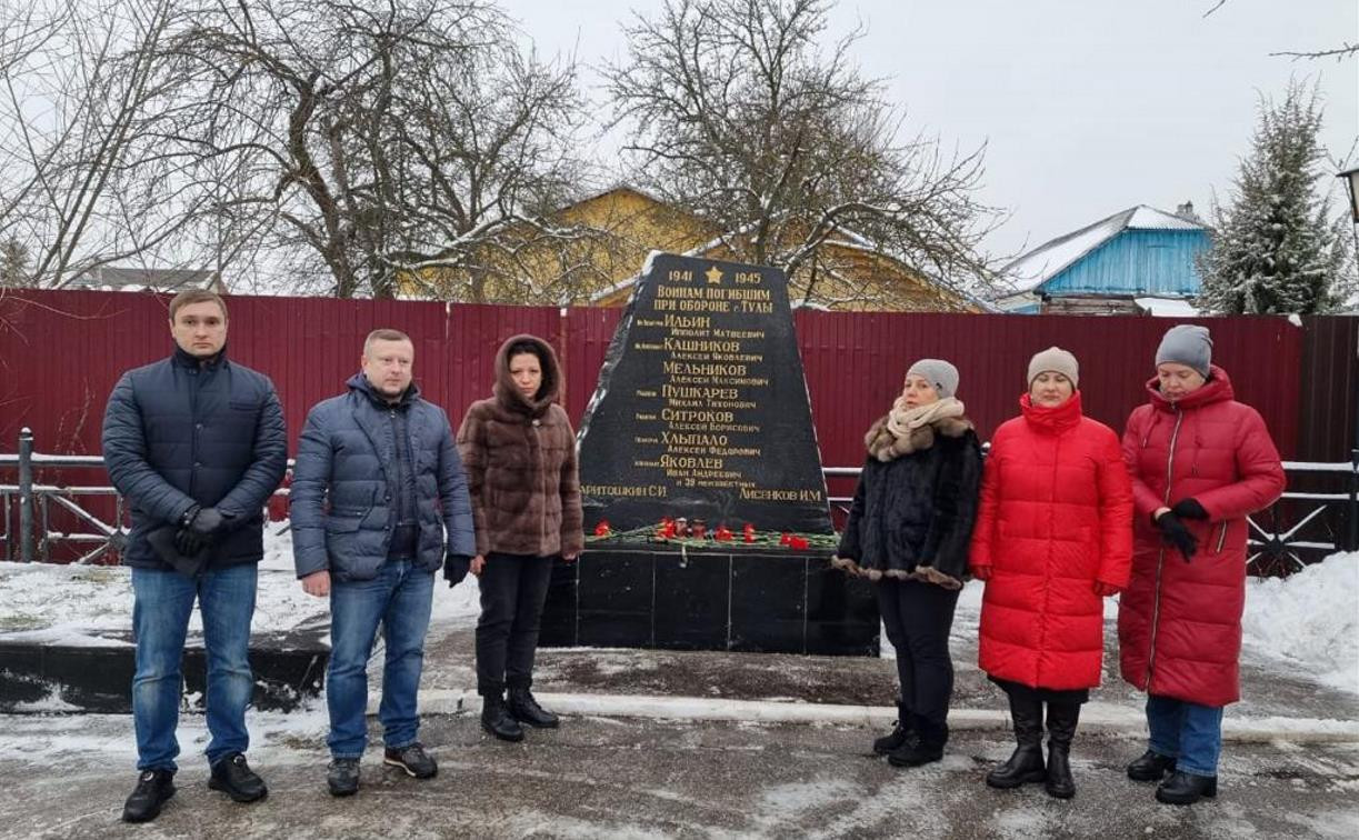 Депутаты почтили память погибших защитников Тулы