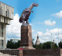 Туляк предложил заменить в центре города Ленина на динозавра