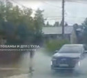 В Туле водитель устроил пешеходу «душ» из лужи