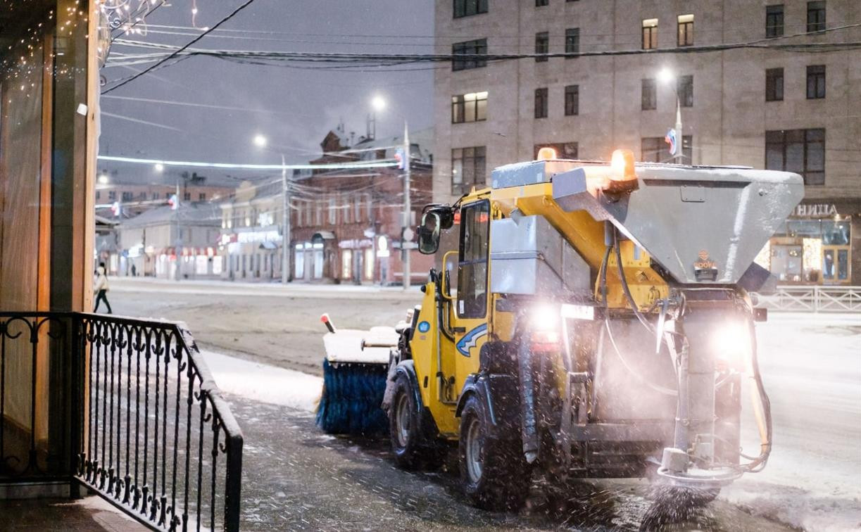 Илья Беспалов поставил задачу контролировать уборку снега на тротуарах, остановках и подъездах к соцучреждениям