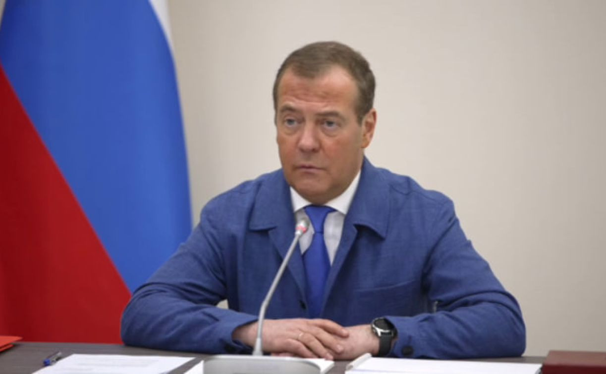 «Спокойствия пока не предвидится»: Дмитрий Медведев провел заседание рабочей группы ВПК в Алексине