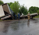 В Тульской области в ДТП с двумя грузовиками погиб водитель