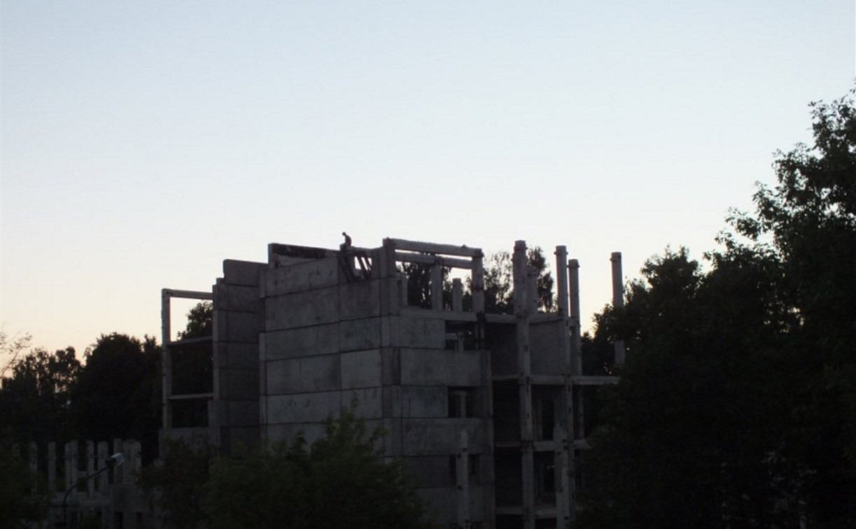 Туляки считают недостроенное здание косогорской больницы опасным для детей 