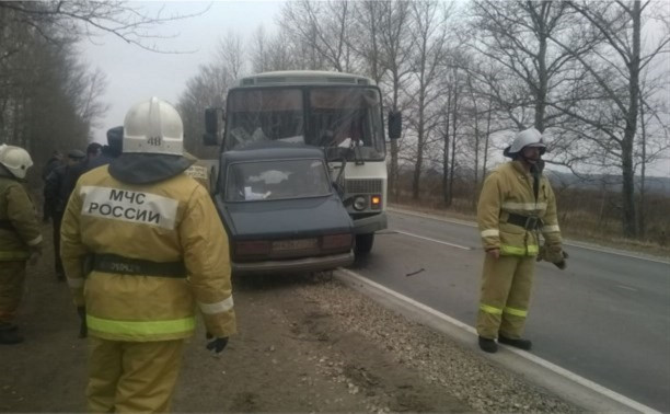 В аварии с рейсовым автобусом на трассе Тула-Липки погибли два человека