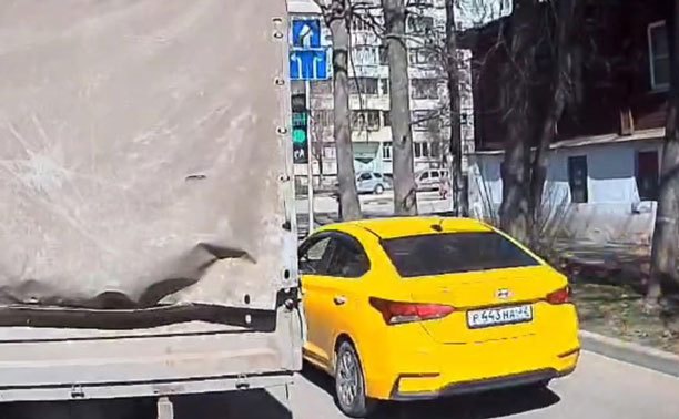 В Туле водитель такси решил поехать как ему удобно