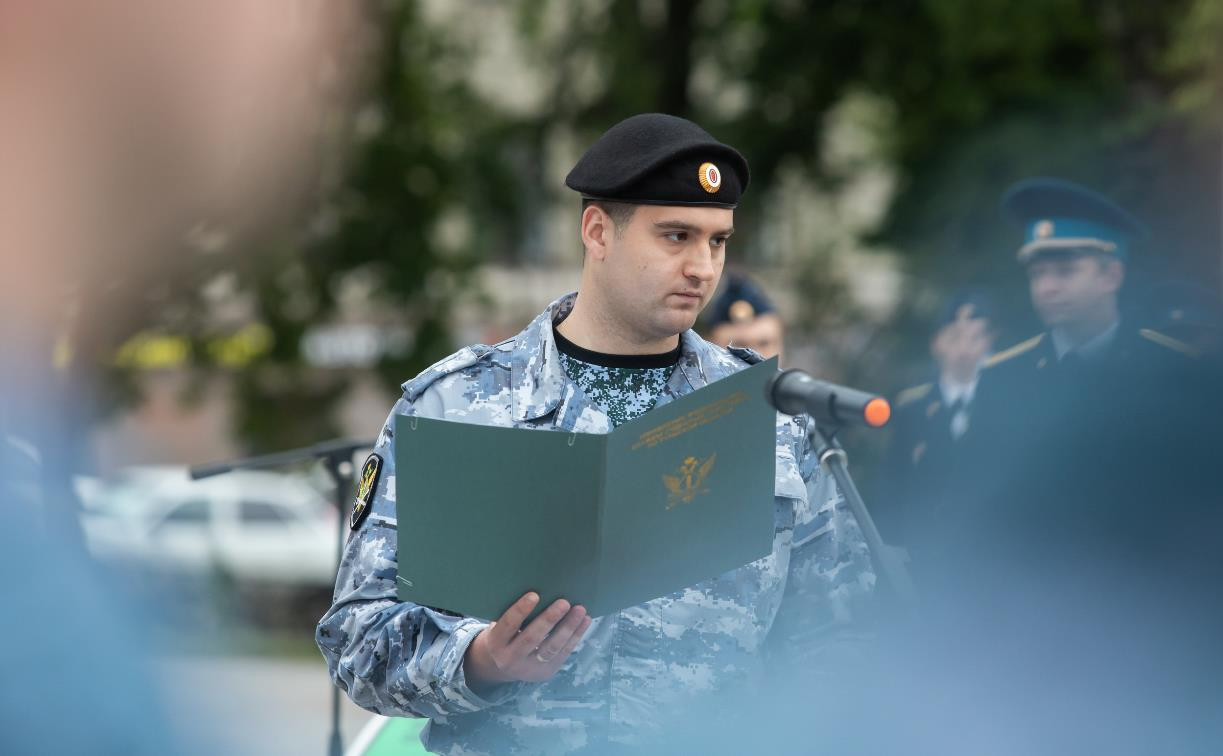 Судебные приставы приняли присягу на площади Победы в Туле. Фоторепортаж  Myslo - Новости Тулы и области – Фотогалерея, фото 1 - MySlo.ru