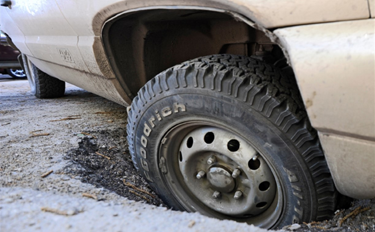 Верховный суд обязал компенсировать ущерб водителям из-за ям на дорогах