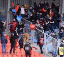 Фанаты «Спартака» и «Арсенала» забросали друг друга креслами на стадионе
