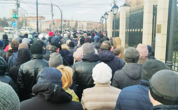 Проверка температуры: в правительстве прокомментировали очередь на проходных Туламашзавода 