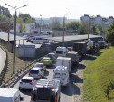 В Туле на Калужском шоссе огромная пробка из-за ДТП с четырьмя автомобилями