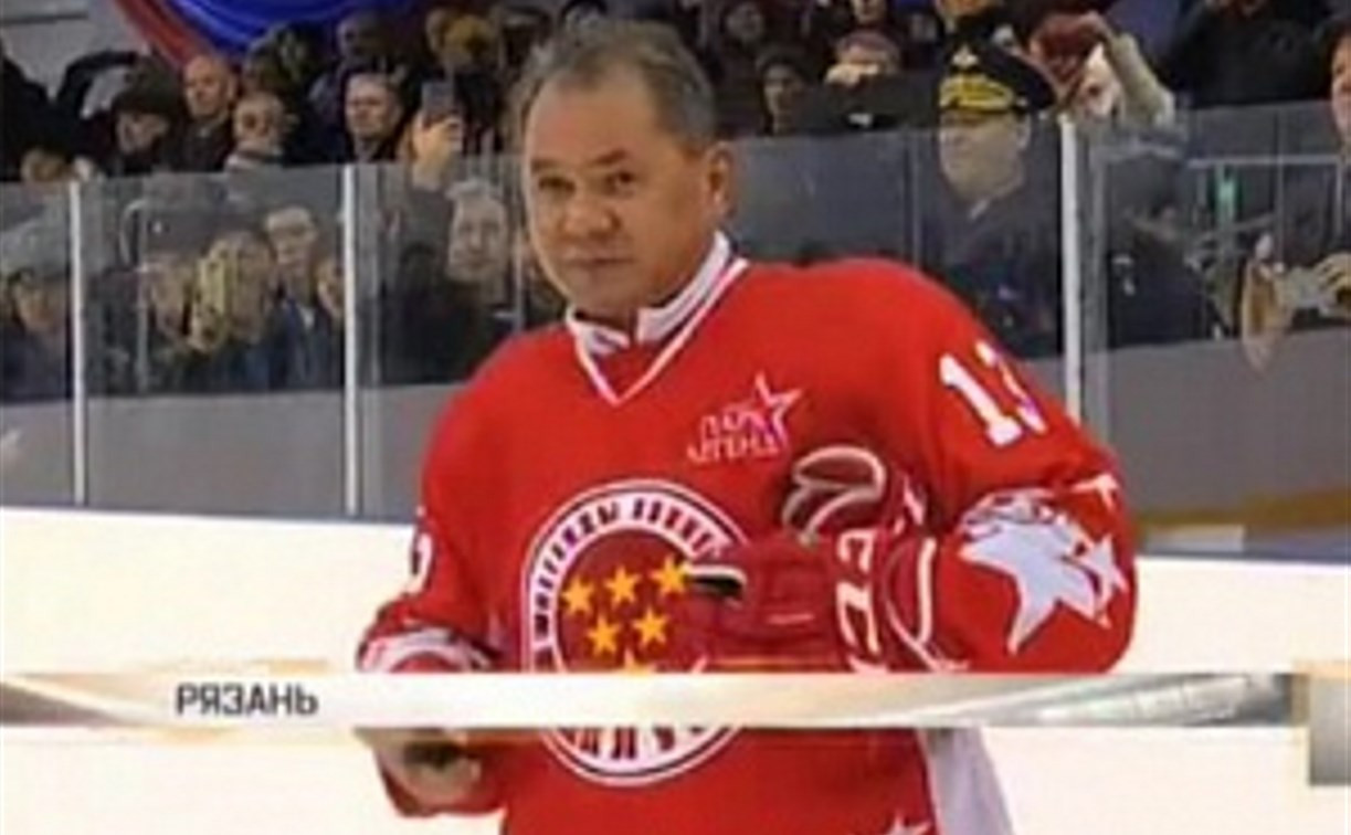 Шойгу и Дюмин сыграли в хоккей в новом ледовом дворце ВДВ в Рязани