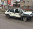 В аварии на Новомосковском шоссе пострадали два человека