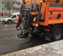 Сегодня тульские улицы чистят от снега около 80 единиц техники