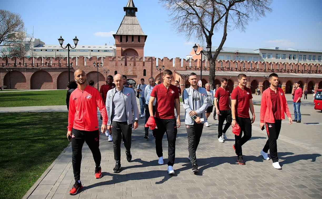 Футболисты «Спартака» прогулялись по центру Тулы