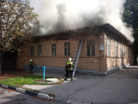 На пересечении улиц Гоголевская и Свободы загорелся жилой дом на 4 семьи, Фото: 4
