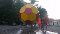 Болельщики доделали мяч в центре стадиона «Арсенал», Фото: 2