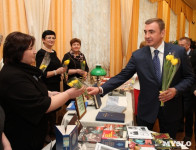Алексей Дюмин поздравил тулячек с 8 Марта в филармонии, Фото: 9