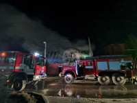 Пожар в Горелках: кирпичный сарай с сеном тушили несколько расчетов, Фото: 1