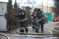 На ул. Николая Руднева в Туле загорелся двухэтажный дом, Фото: 6