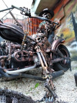 Скелет на мотоцикле возле клуба М2, Фото: 10