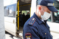 Полицейский рейд в тульских маршрутках: на пассажиров без масок составляют протоколы, Фото: 18