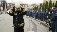 В Туле сотрудники МЧС проводили на пенсию руководителя, окатив водой из пожарных рукавов, Фото: 11