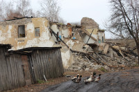 Жители одного из поселков области: «На нас падает дом!» , Фото: 1
